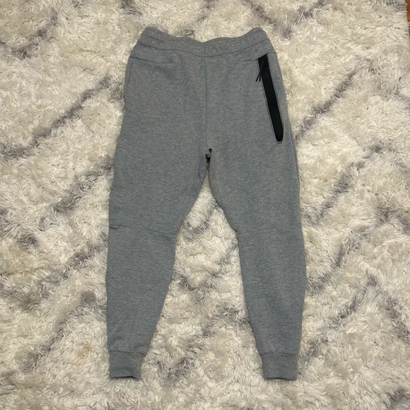 Nike Tech pants - Picture 2 of 4